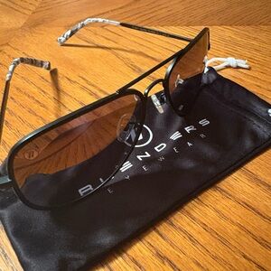 Blenders FLIGHT QUEEN POLARIZED Black Aviator Sunglasses